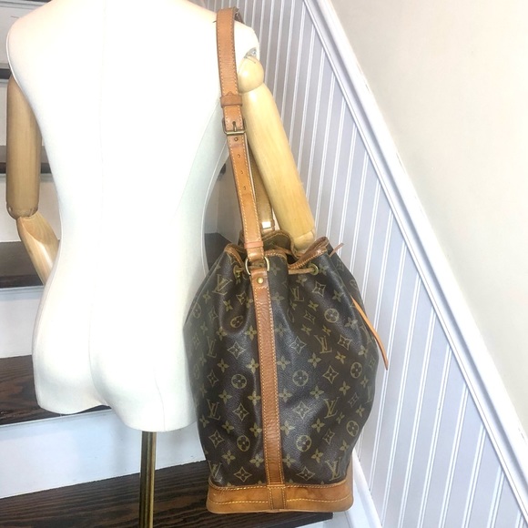 LOUIS VUITTON Monogram Noe GM Bucket Shoulder Bag with LV Dust Bag Authentic - Picture 4 of 17